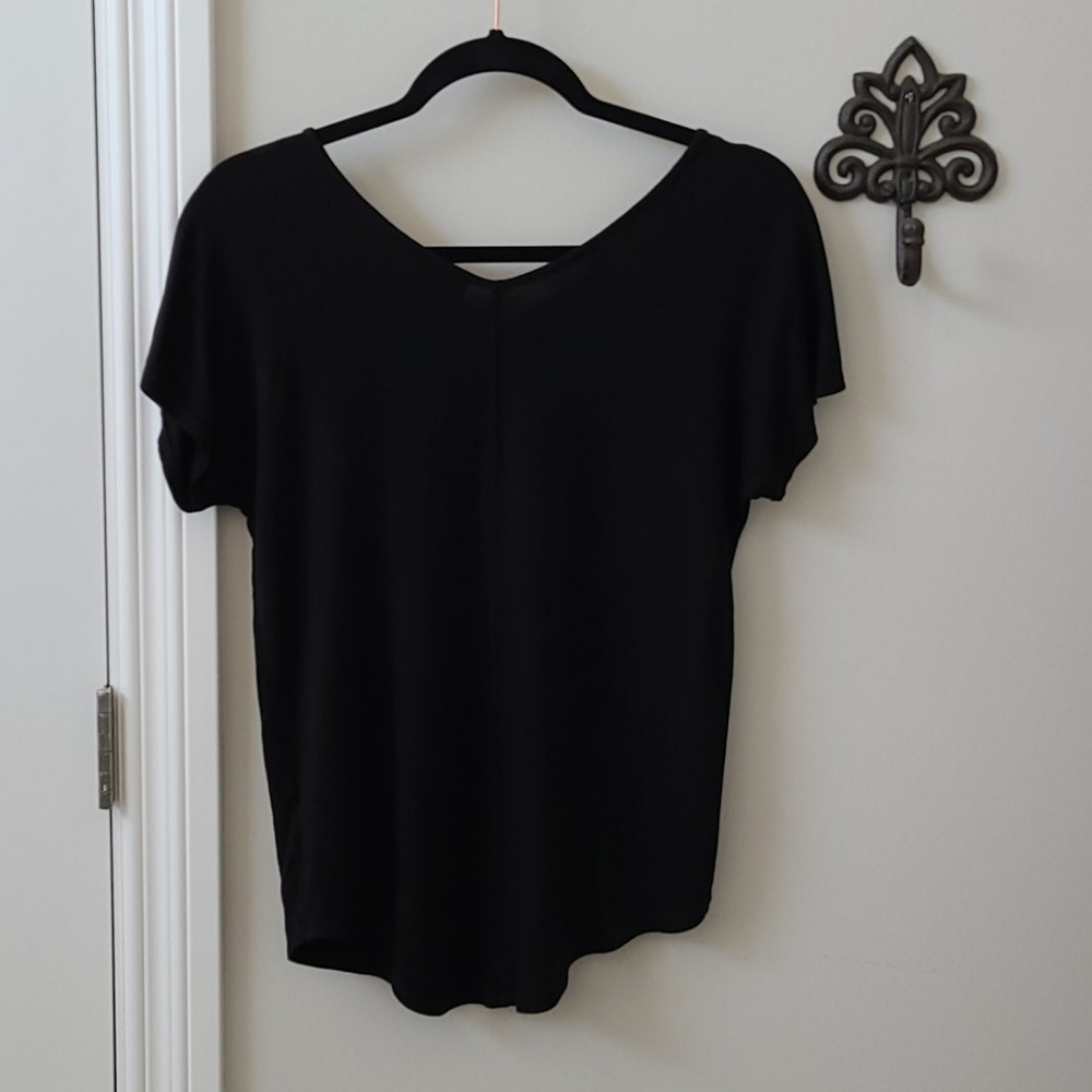 Black short-sleeved shirt